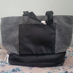 Lovely NWT Large weekender bag.